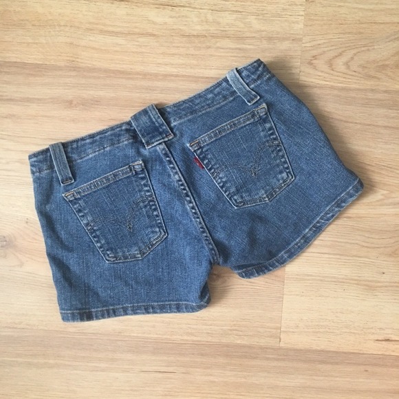 Levi's Jean Short Shorts - Picture 3 of 4